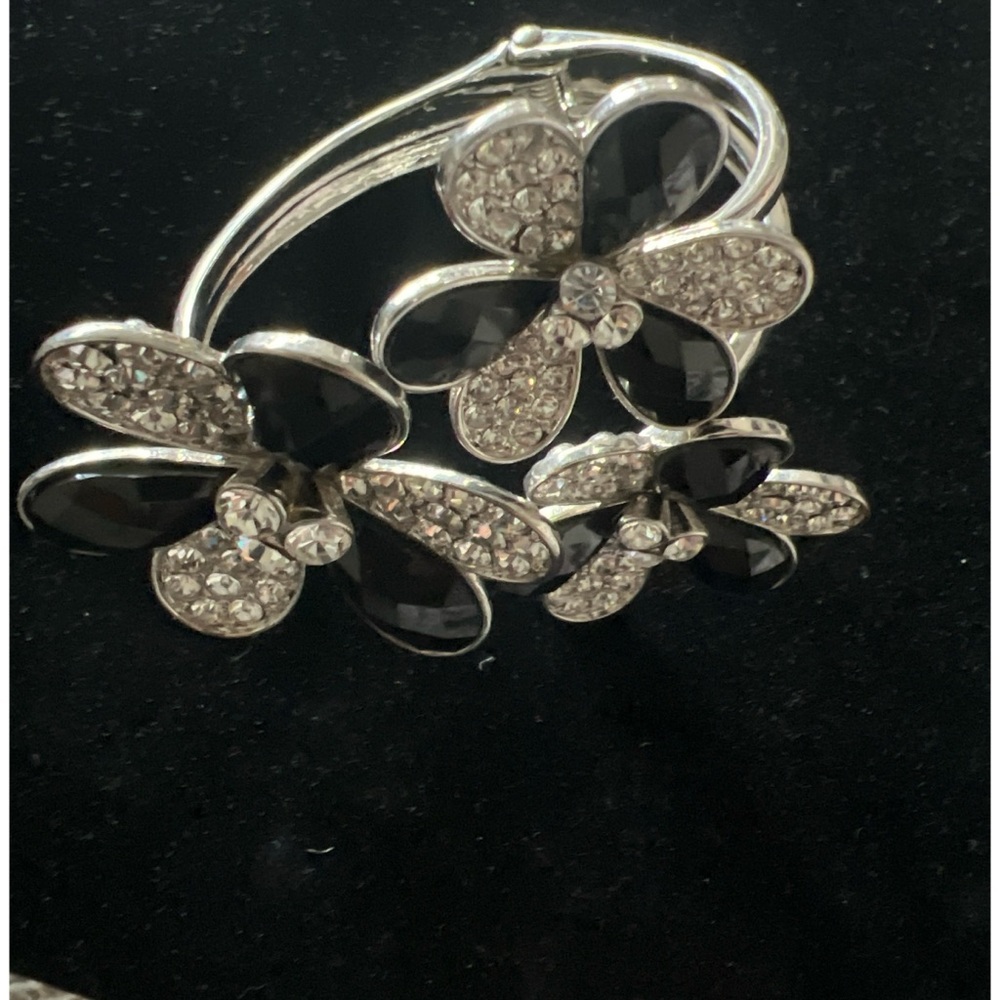 Elegant Silver and Black Textured Rhinestone Clamp Bracelet